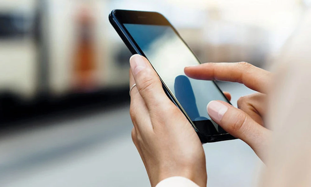 মোবাইল রিচার্জে কর কমানোর উদ্যোগ, শতকরা ৫৬ টাকার বেশি কর নিয়ে প্রশ্ন